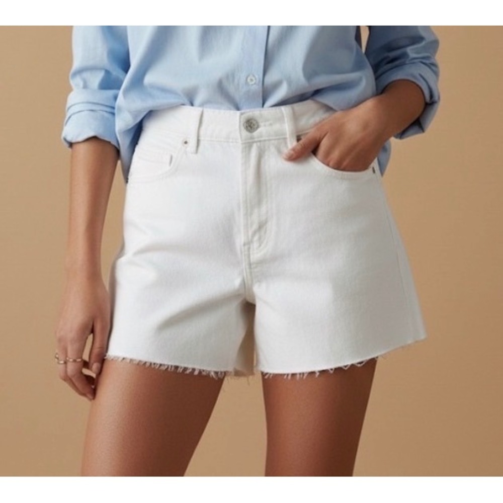 HM‎ White High Waisted Denim Shorts Raw Hem Size 6 Stretch Cotton